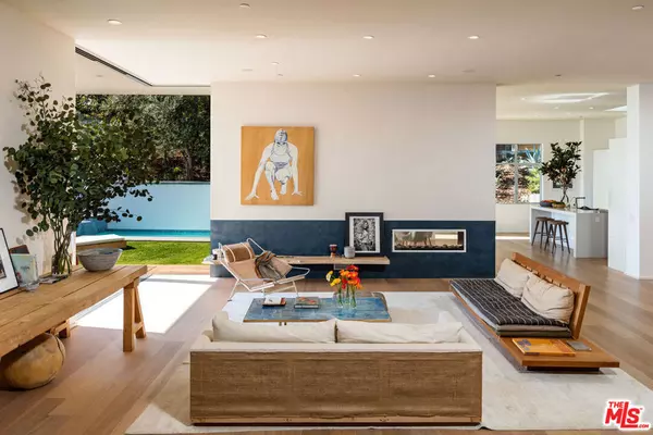 Los Angeles, CA 90069,1355 Devlin DR