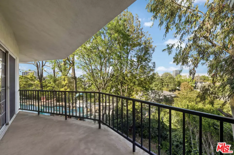 15569 Meadowgate RD, Encino, CA 91436
