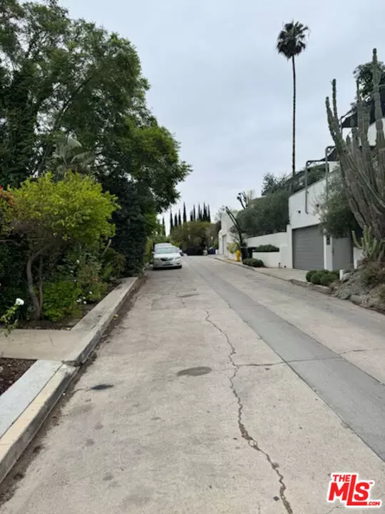 Los Angeles, CA 90027,2266 Ronda Vista DR