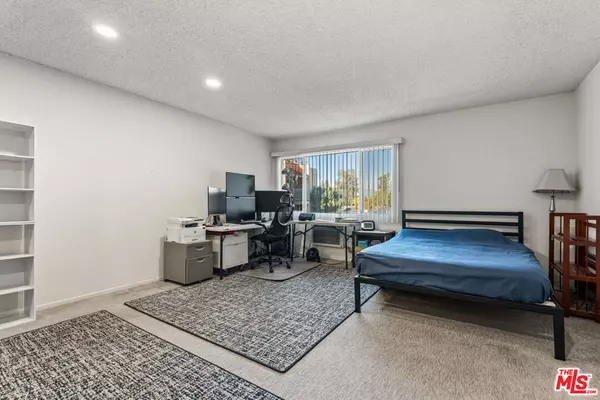 Tarzana, CA 91356,18307 Burbank BLVD #336