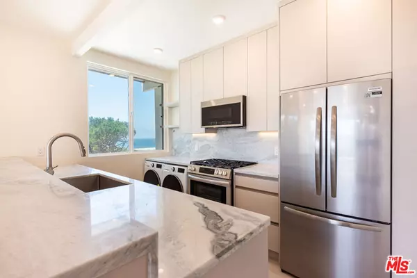 Malibu, CA 90265,7273 Birdview AVE #3