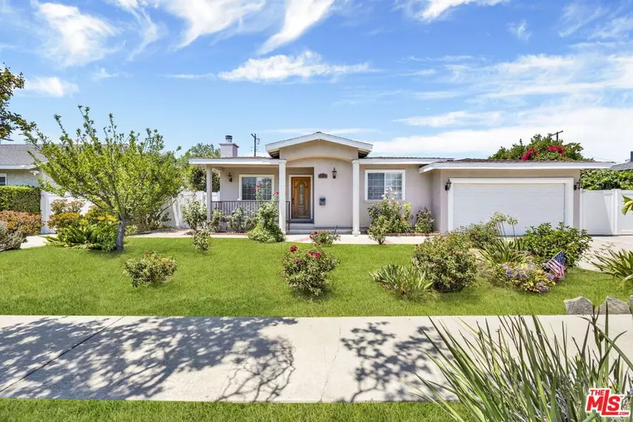 10109 Gloria AVE, North Hills, CA 91343