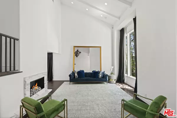 Beverly Hills, CA 90210,9684 Wendover DR