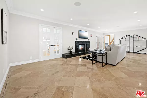 Beverly Hills, CA 90210,2563 Hutton DR