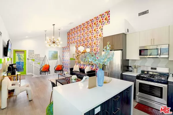 North Hollywood, CA 91601,5853 Vineland AVE