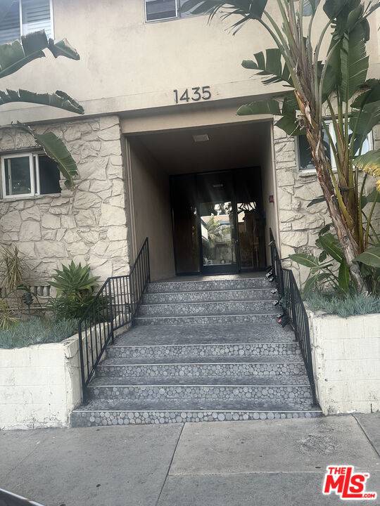 1435 N Fairfax AVE #19, West Hollywood, CA 90046