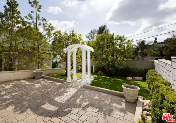 Los Angeles, CA 90068,1960 Hillcrest RD