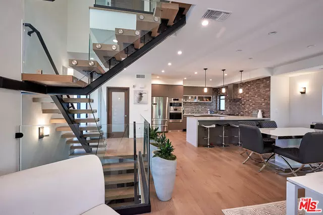 Valley Village, CA 91607,4801 Carpenter AVE