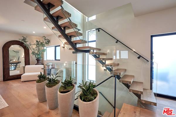 Valley Village, CA 91607,4801 Carpenter AVE