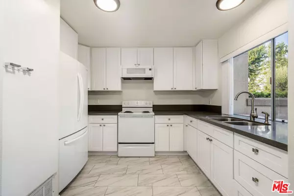 Northridge, CA 91324,18524 Mayall ST #D