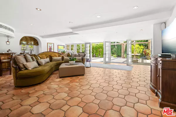 Beverly Hills, CA 90210,512 N Palm DR