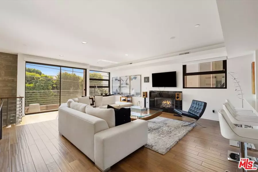 1410 Innes PL, Los Angeles, CA 90291