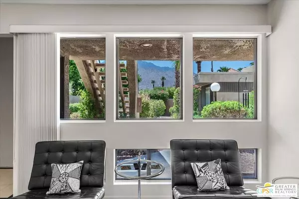 476 Bradshaw LN #5, Palm Springs, CA 92262