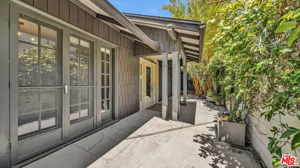 Los Angeles, CA 90068,1917 Hillcrest RD