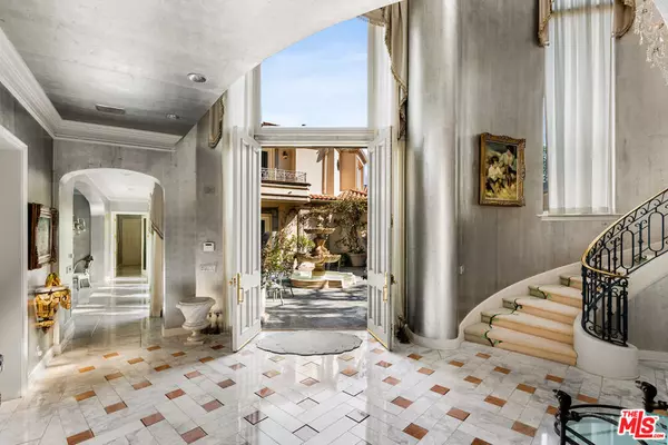 10275 Century Woods DR, Los Angeles, CA 90067