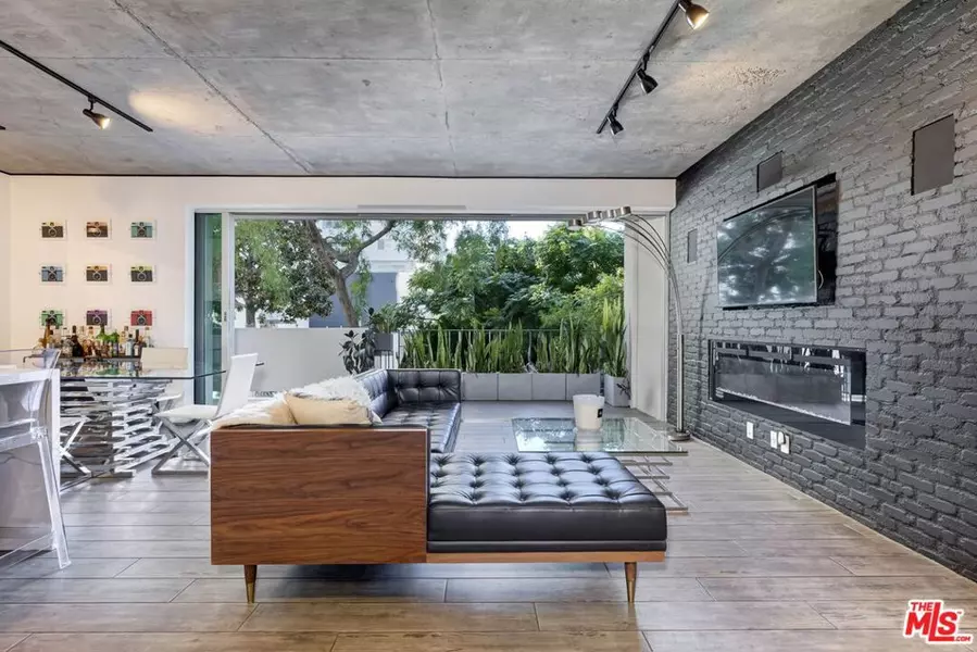 818 N Doheny DR #203, West Hollywood, CA 90069