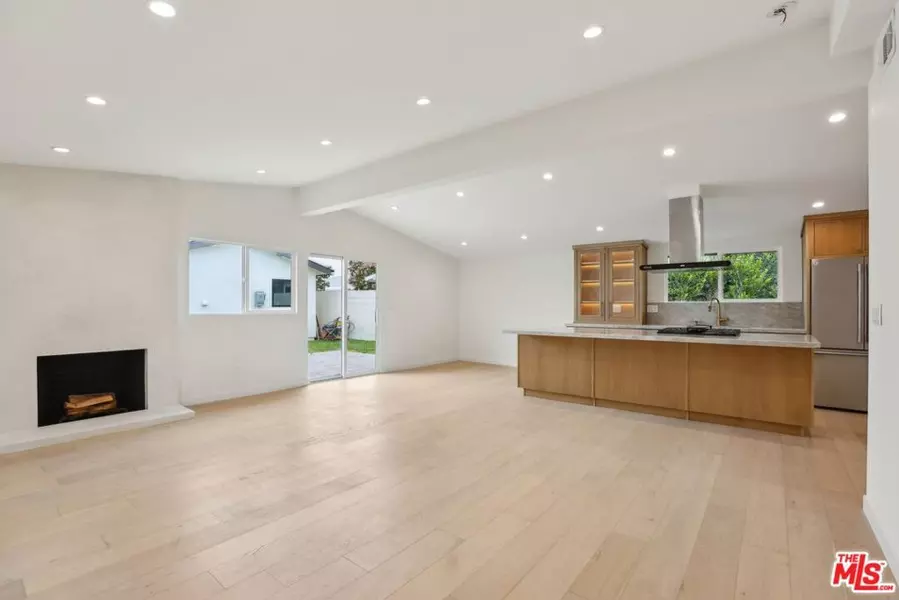 6731 Delco AVE, Winnetka, CA 91306