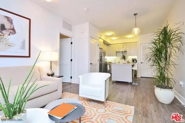 Los Angeles, CA 90049,1168 S Barrington AVE #210