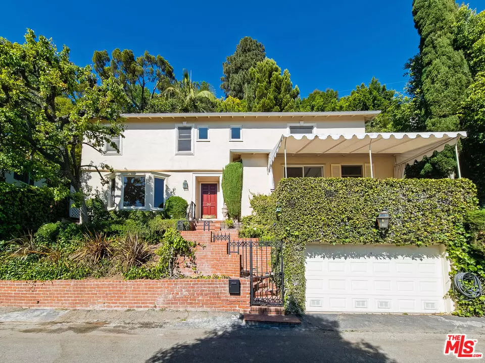 Los Angeles, CA 90069,8967 St Ives DR