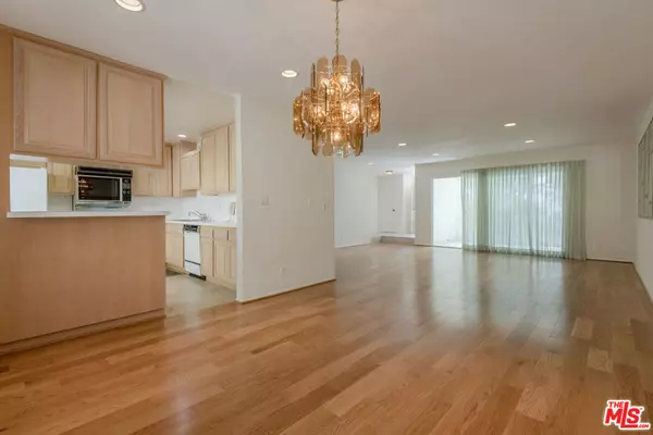 Sun Valley, CA 91504,9634 VIA RIMINI #118