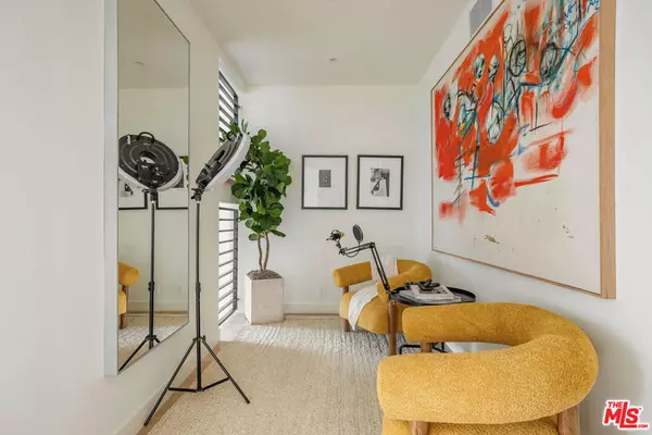 West Hollywood, CA 90069,919 1/4 Hilldale AVE