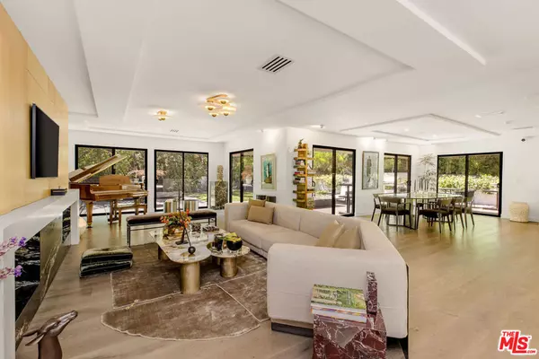 Los Angeles, CA 90049,811 N Norman PL