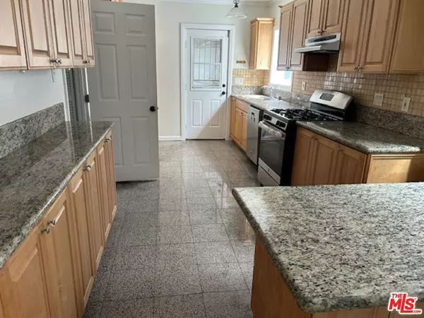 Los Angeles, CA 90029,860 Serrano PL