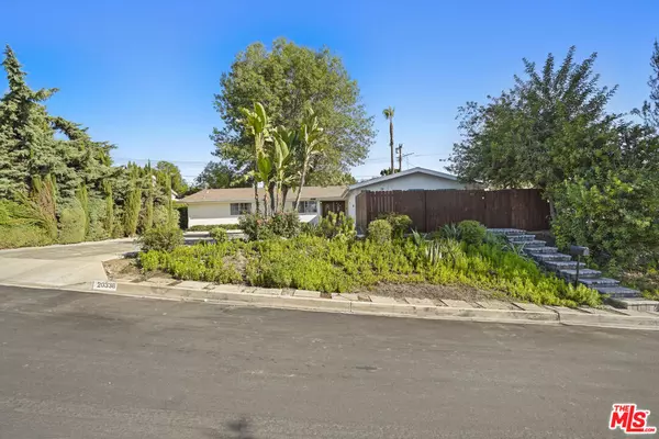 Woodland Hills, CA 91367,20338 Coulson ST