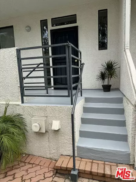 1749 12th ST #B, Santa Monica, CA 90404
