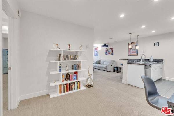 Los Angeles, CA 90024,10982 Roebling AVE #363