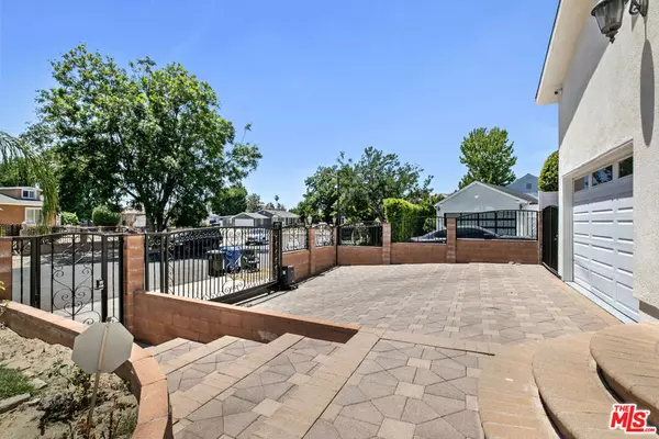 North Hollywood, CA 91606,12643 Archwood ST