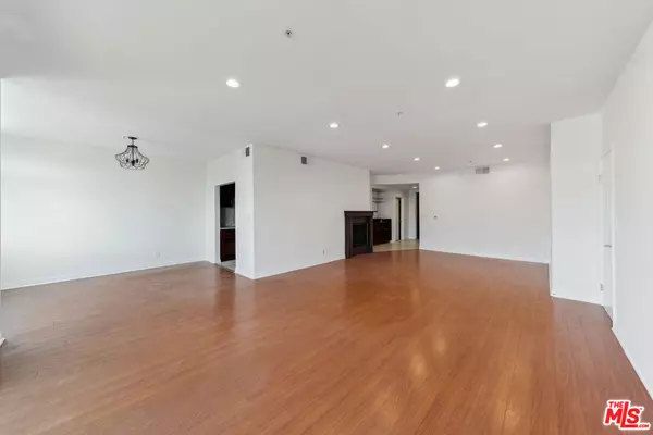 Los Angeles, CA 90025,1508 Greenfield AVE #307