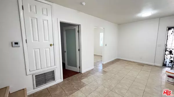 Reseda, CA 91335,19040 Bassett ST