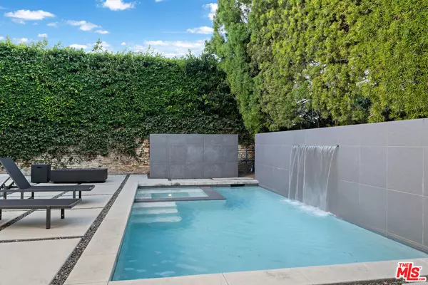 Beverly Hills, CA 90212,201 S Bedford DR