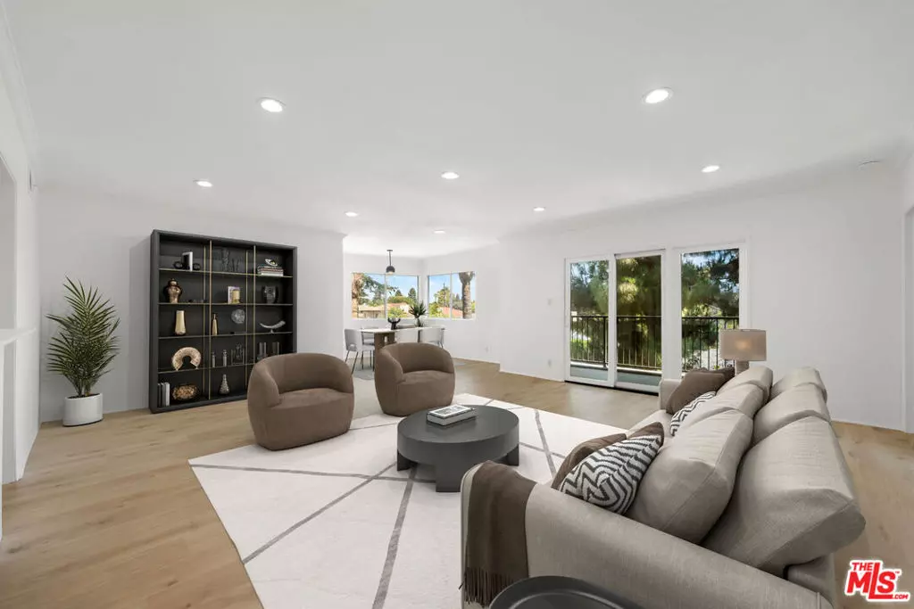 Santa Monica, CA 90402,222 7th ST #301