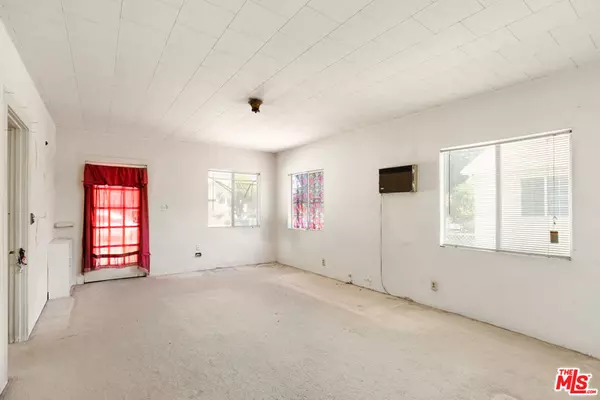 Los Angeles, CA 90031,2232 Meadowvale AVE