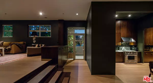 West Hollywood, CA 90069,710 N Orlando AVE #101