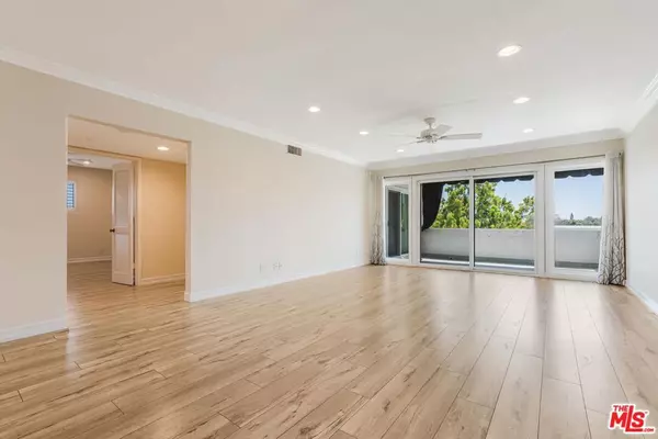 Encino, CA 91316,4950 Louise AVE #306