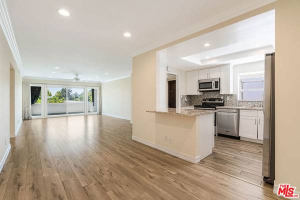 Encino, CA 91316,4950 Louise AVE #306