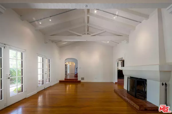 Los Angeles, CA 90004,329 N Mccadden PL