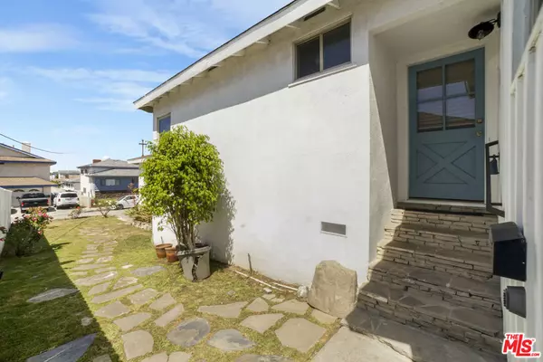 Hawthorne, CA 90250,4688 W 131st ST