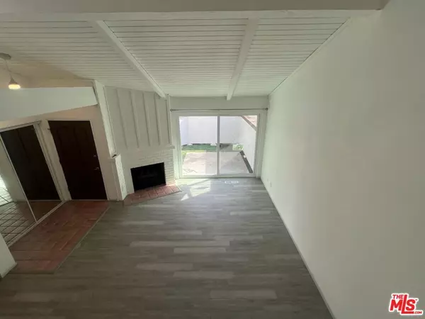 Woodland Hills, CA 91367,6255 Canoga AVE #15