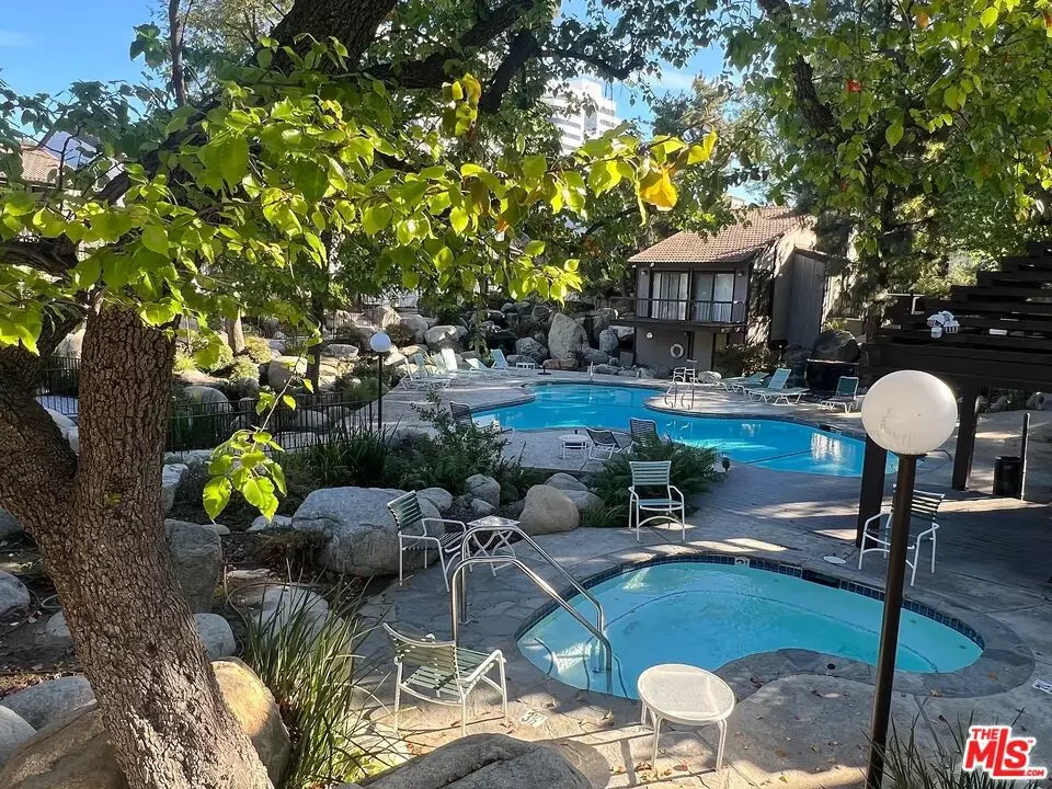 Woodland Hills, CA 91367,6255 Canoga AVE #15