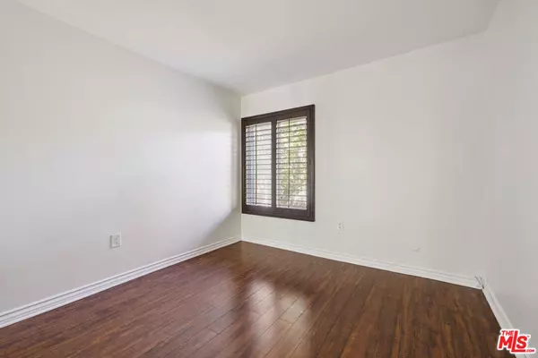 Tarzana, CA 91356,18350 Hatteras ST #248