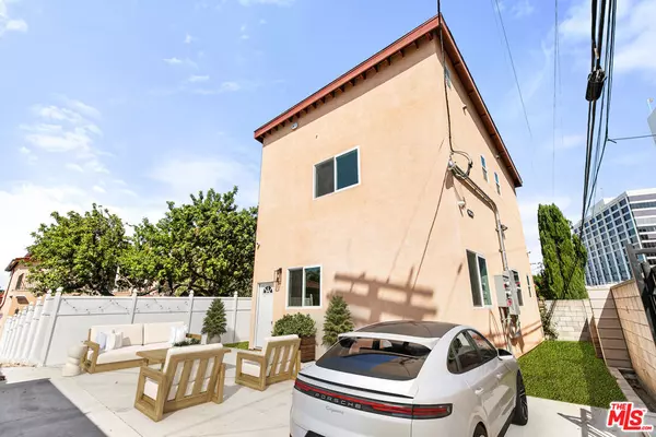 Encino, CA 91436,16698 W Moorpark ST