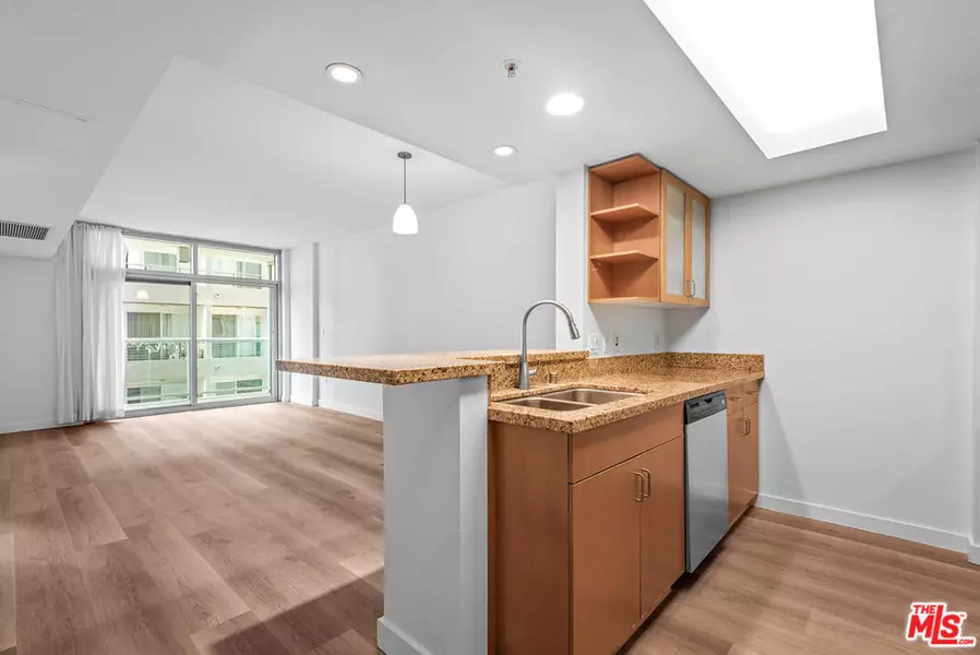 13700 Marina Pointe DR #321, Marina Del Rey, CA 90292