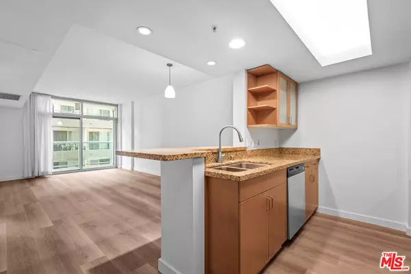 13700 Marina Pointe DR #321, Marina Del Rey, CA 90292