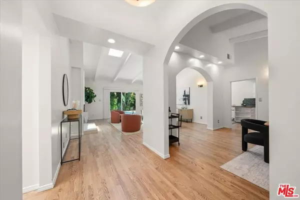 Los Angeles, CA 90049,1220 N Norman PL