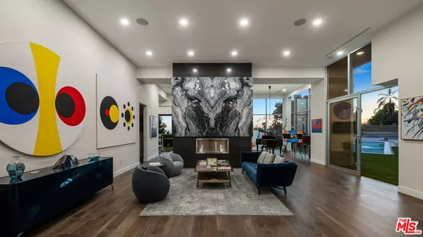 Los Angeles, CA 90069,9362 Nightingale DR