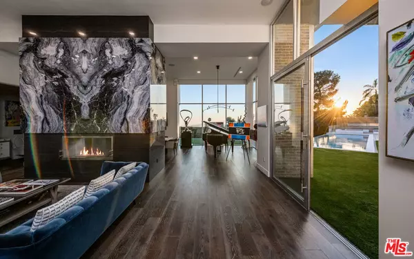 Los Angeles, CA 90069,9362 Nightingale DR